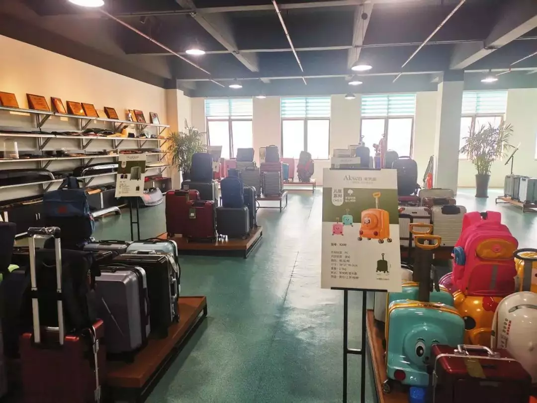 跨界打造国产箱包品牌，奥凯盛如何从“活下来”到“活得好”｜豫见大湾区⑦浙江考生提前15分钟交卷，笑称“高考太简单”，后来考了多少分？