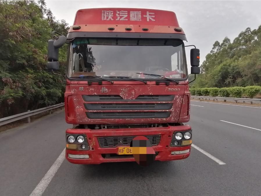  撞掉|大单！货车车头都被撞掉了，司机呢？