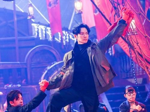  管理|《街舞3》开播，王一博忘记表情管理，你注意到张艺兴做什么了吗