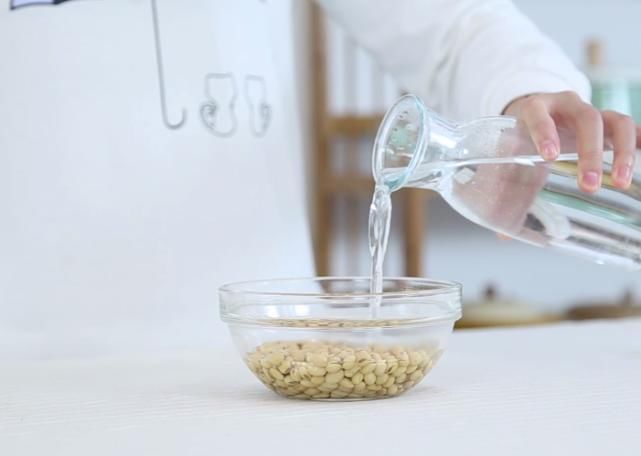 辅食|在家教你做豆浆蒸蛋糕，甜香软嫩又营养，孩子爱吃的育儿辅食