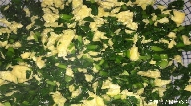 受欢迎|教你如何在家里做韭菜盒子,一把韭菜和两个鸡蛋,这在老人和孩子中很受欢迎