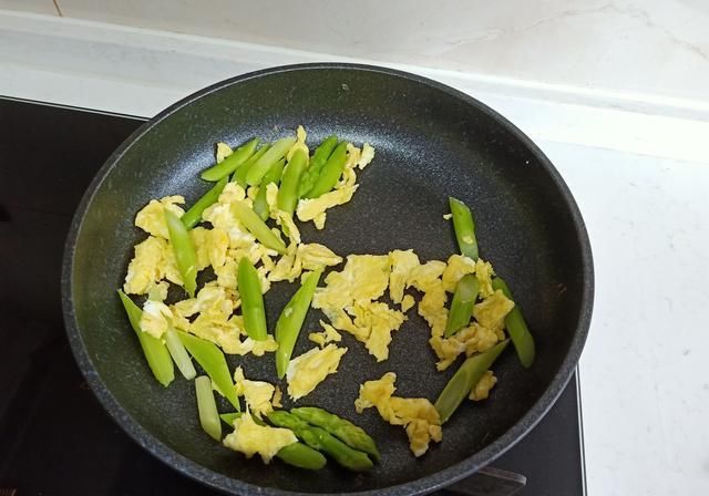  清香|一家子的极简早餐走红，清香软嫩却营养齐全，网友：一片冷淡风