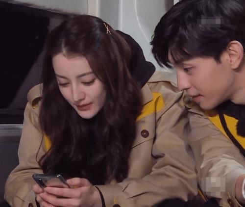  迪丽热巴|《极挑》热巴迎来不用避嫌男嘉宾，主动坐在一起热聊，网友：绝配