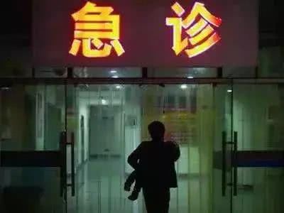  孩子|5岁男孩，深夜呕吐，入院2小时后离世，父亲得知原因，痛扇自己嘴巴