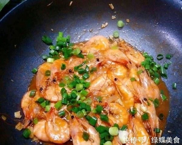  大虾|大虾不要再水煮了！这样做好吃10倍，孩子忍不住多吃半碗饭！