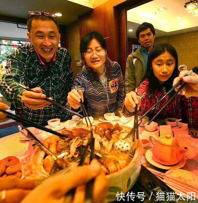 风景|从沙湾大盘鸡到安集海大峡谷,美味和风景共享