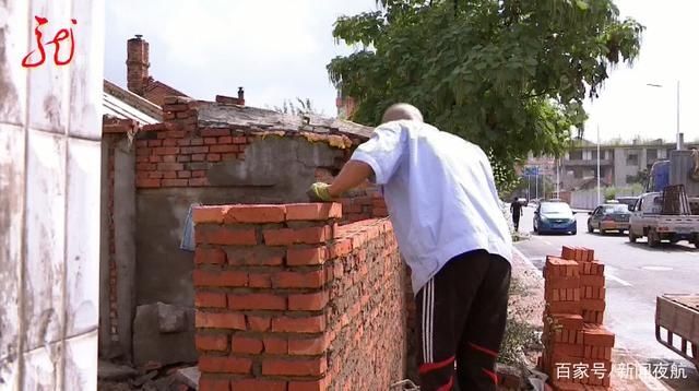  石头|私挖深坑，涉事人员已找到！责令恢复原状，居民心中石头落地！