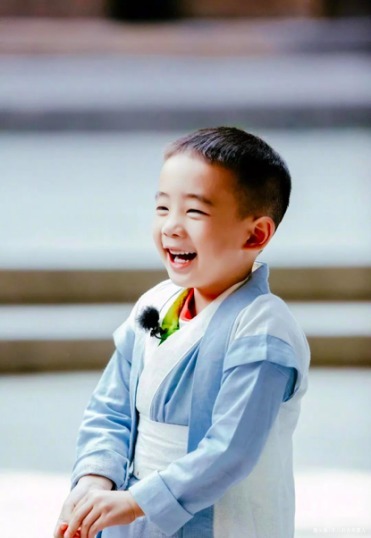  哥哥|Jasper当哥哥了！应采儿激动发文，53岁陈小春要拼三胎