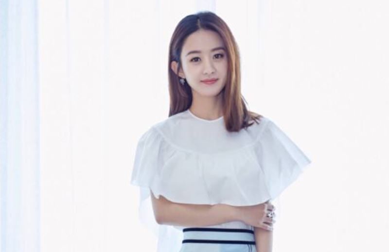  解决|明星参加真人秀如何解决化妆问题，看到赵丽颖的化妆台明白了