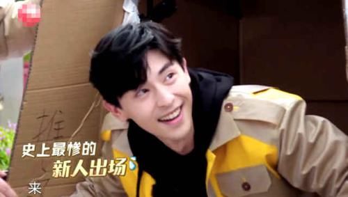  迪丽热巴|《极挑》热巴迎来不用避嫌男嘉宾，主动坐在一起热聊，网友：绝配