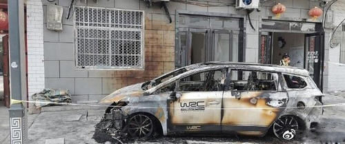  小伙|15岁小伙泄愤烧毁堂兄轿车