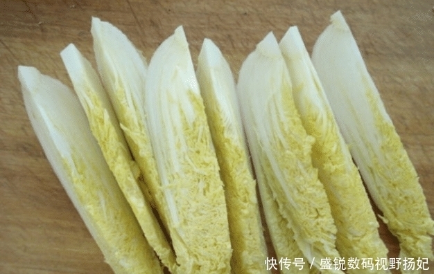  试试|娃娃菜怎么做好吃？试试蒜蓉粉丝娃娃菜吧，味道鲜美，越吃越香