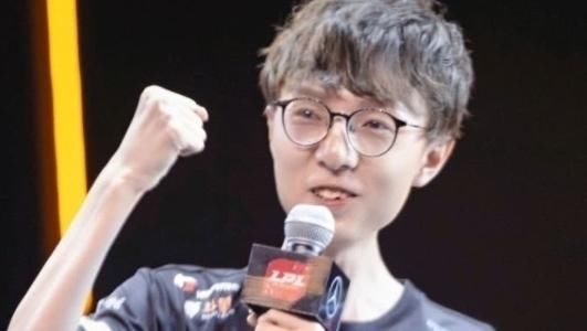  Lpl|Lpl赛区每年都在壮大，但他们却悄然离开，神话也不再属于李哥