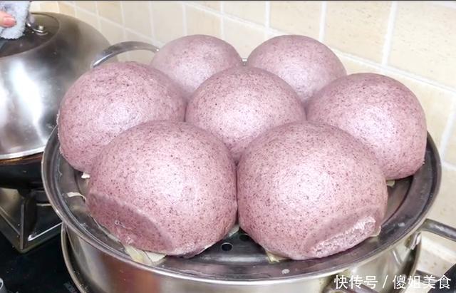 面粉|蒸馒头时,不要直接加酵母,教你3个小技巧,馒头又白又软又香!