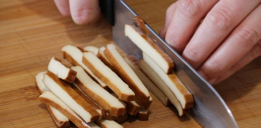 香油|马兰头是春天里的时令蔬菜,配上香干和香油,味道太香了