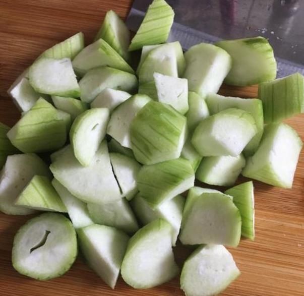  晒黑|七月别吃猪肉了，就吃它，2块钱炒一盘，清爽可口，皮肤不怕晒黑