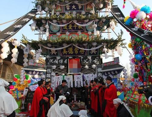 农村|农村里，“红白事”都是家家大事，为什么白事来帮忙的人会更多？