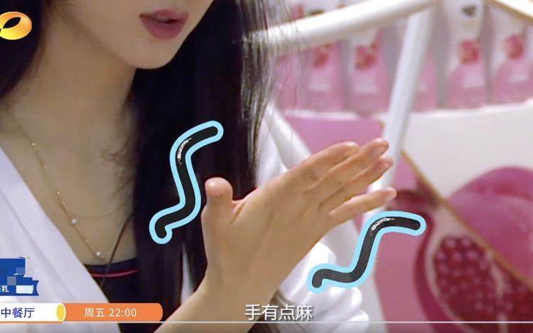 王俊凯|为准备800份盒饭:赵丽颖切菜切到手抖,王俊凯却是另一种画风