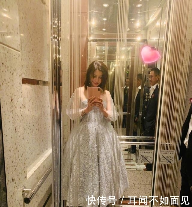 条裙子|李嘉欣怎么“老了”还变样了，穿紫色长裙好贵气，霸气气场全开