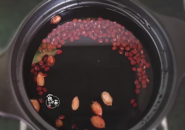 女人|35岁之后的女人，隔天这样喝一次，喝出好气色，皮肤红润有光泽