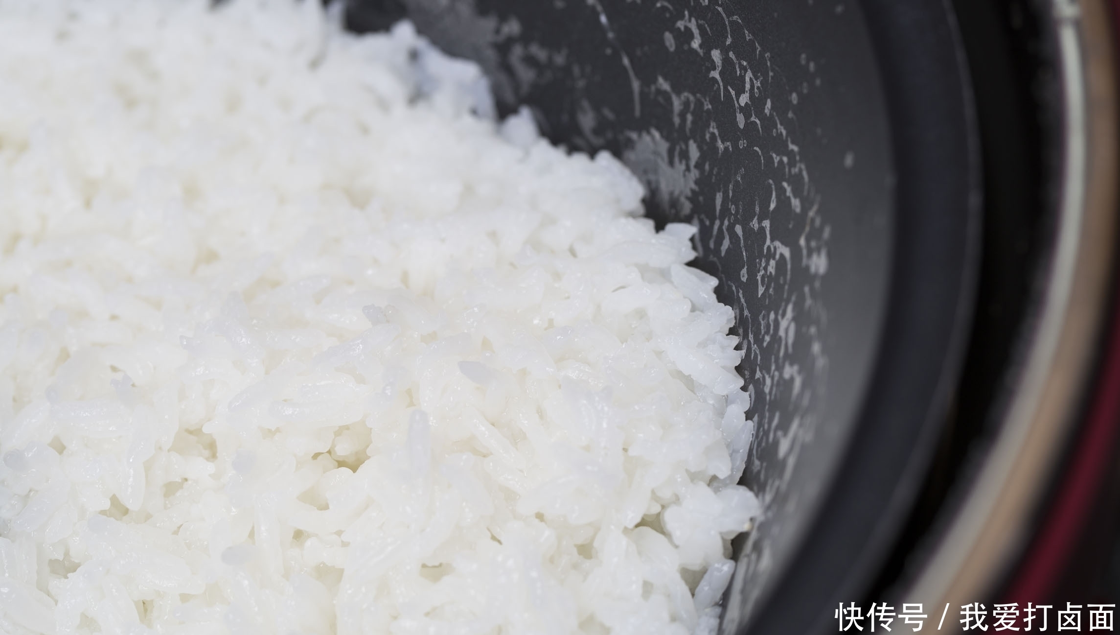  米饭|蒸米饭时加入这三样东西，蒸出来米饭比平时更好吃
