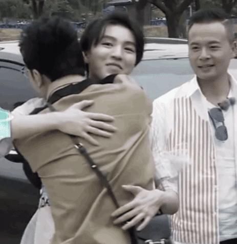 同台|王俊凯追星成功,和自己的偶像同台录节目,一时间不知道该羡慕谁