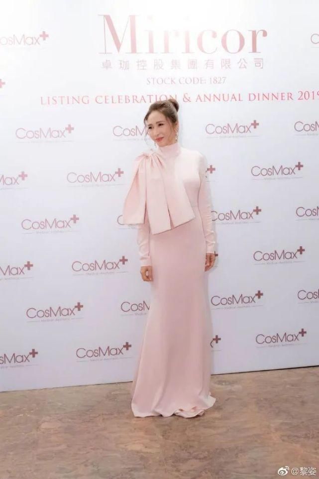  黎姿|48岁黎姿健身照刷屏，网友：自律的人，楚楚动人！