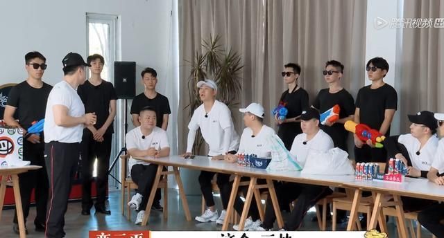  一目了然|德云社演员被问想挣多少年薪，各位给出的回答，有无野心一目了然