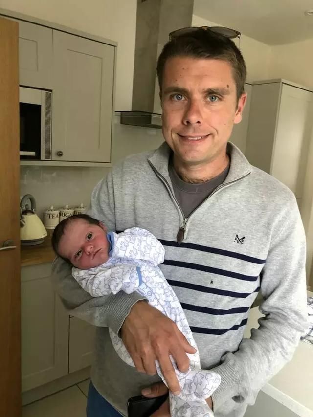  宝宝|英国女子去医院待产被劝回，不久之后，在车上生下一个宝宝