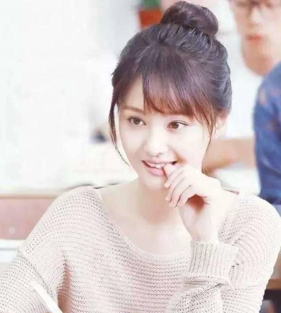  郑爽|郑爽再翻车？“假喝”遭杨迪当场揭穿太尴尬，综艺划水已不止一次