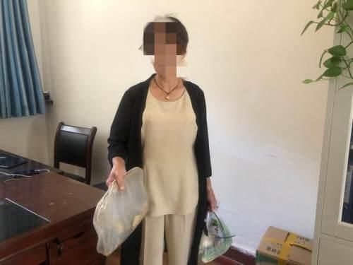  蒲城|点赞！整理父亲遗物时发现8发子弹，蒲城一女子主动上交公安