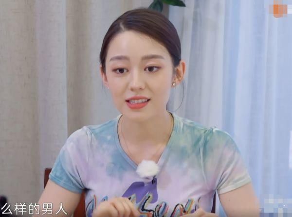  穿鞋|吉娜到底有多高？当她不穿鞋拍照时，看到腿的那刻我懂了