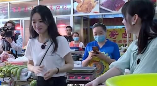  倒头|《中餐厅4》赵丽颖1人担任6个职位，下班后累到不吃晚饭，直接倒头就睡