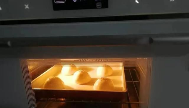  奶黄|超好吃的奶黄小餐包，松软香甜，一口咬下去根本停不下来！