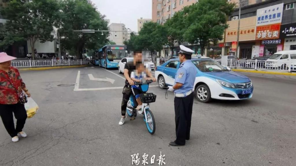  大队二中队|共享单车还敢这样骑？罚！
