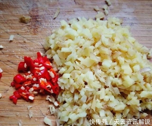 饺子|韭菜猪肉饺蘑菇,又咸又好吃,香又不腻,一口都吃不完