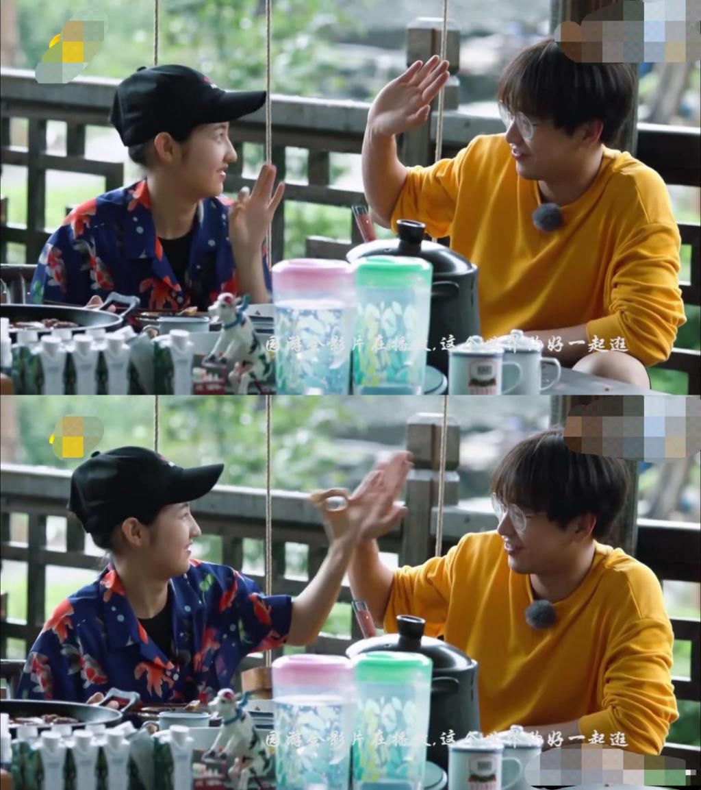 待遇|张子枫彭昱畅关系惹争议,两人恨不得黏在一起,女朋友都没这待遇