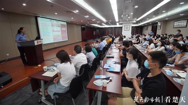 反电诈|捂住钱袋子，防住大骗子！刑警进企业传授最前沿反电诈知识