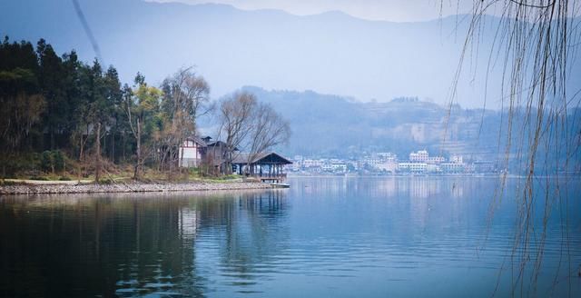  四川|四川三大淡水湖全在凉山境内，个个景色美如画，游客慕名前来打卡