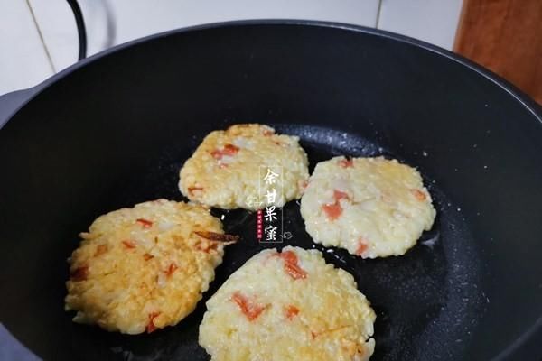  分钟|剩米饭不做炒饭，也不要再蒸了，巧变花样早餐，10分钟就上桌