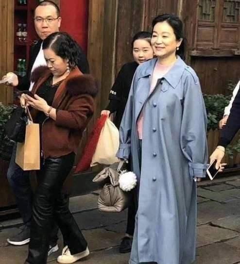  同龄人|林青霞素颜一点不显老，没修图也没扮嫩，跟马伊琍看着像同龄人！