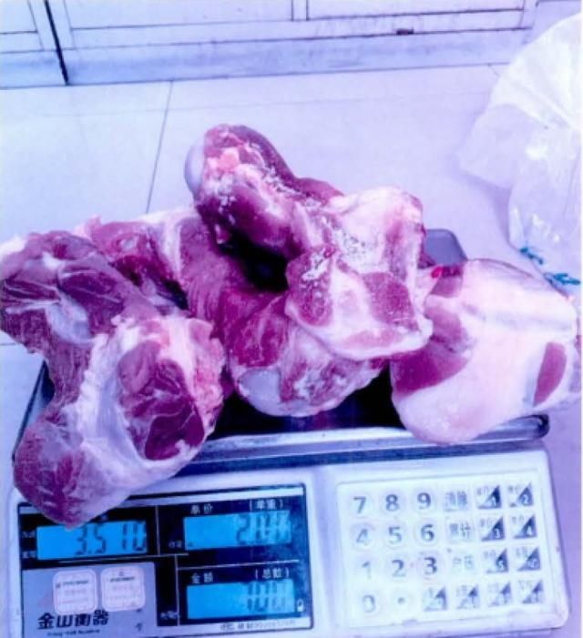 顺手|60岁大爷顺手牵“猪”，菜场门口盗窃价值1700元猪肉