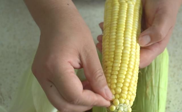 易消化|鲜玉米你还在煮着吃吗?试试这个新做法,软糯清香,筋道易消化