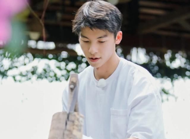  现身|《向往的生活》许光汉惊喜现身！还带了穿越三件套，彭彭看后秒怂