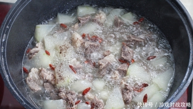  油腻|三伏天常喝这汤水，荤素搭配口感不油腻，营养丰富只长劲儿不长肉