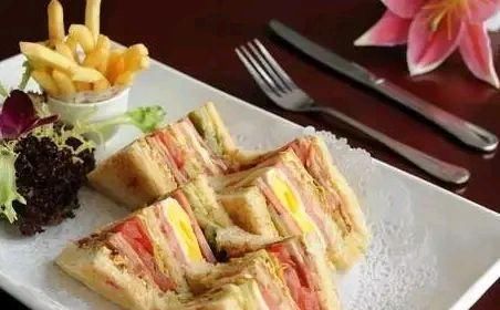 鸡蛋|鸡蛋火腿三明治,5分钟就能搞定的低脂早餐,早餐自己做