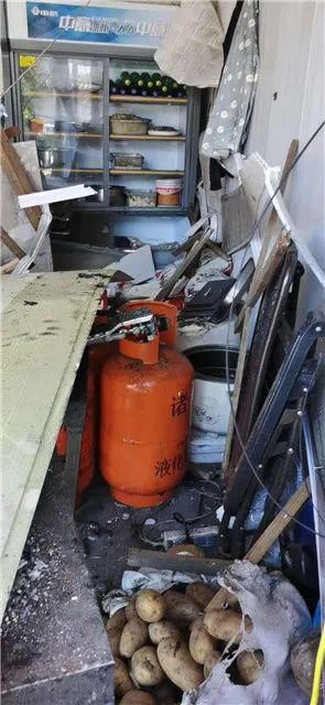 发生|枫桥一小吃店发生煤气爆炸!三人烧伤!