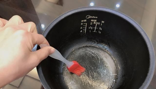 蛋清|做电饭锅蛋糕,不需要加酵母,一样可以做出鲜香、软嫩的蛋糕