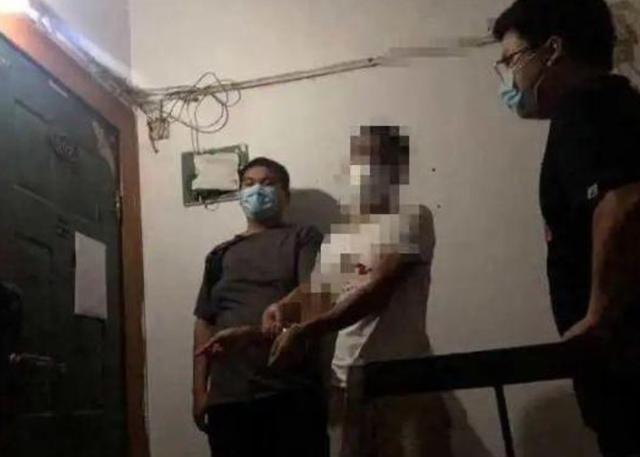 胡女士|女子睡梦中疼醒，见陌生男子手持剪刀蹲在旁边，大声尖叫