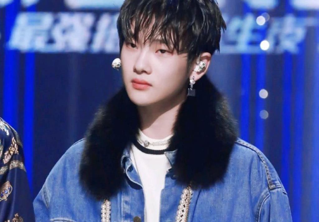  训练生|当韩国练习生有多苦？周震南三个月才走出阴影，赵让被前辈欺负！